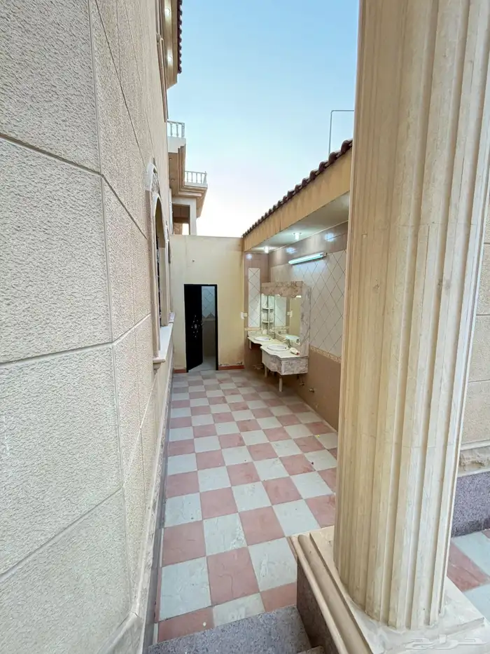 للإيجار دور أرضي بحي أشبيلية ب70 الف على الشور 11