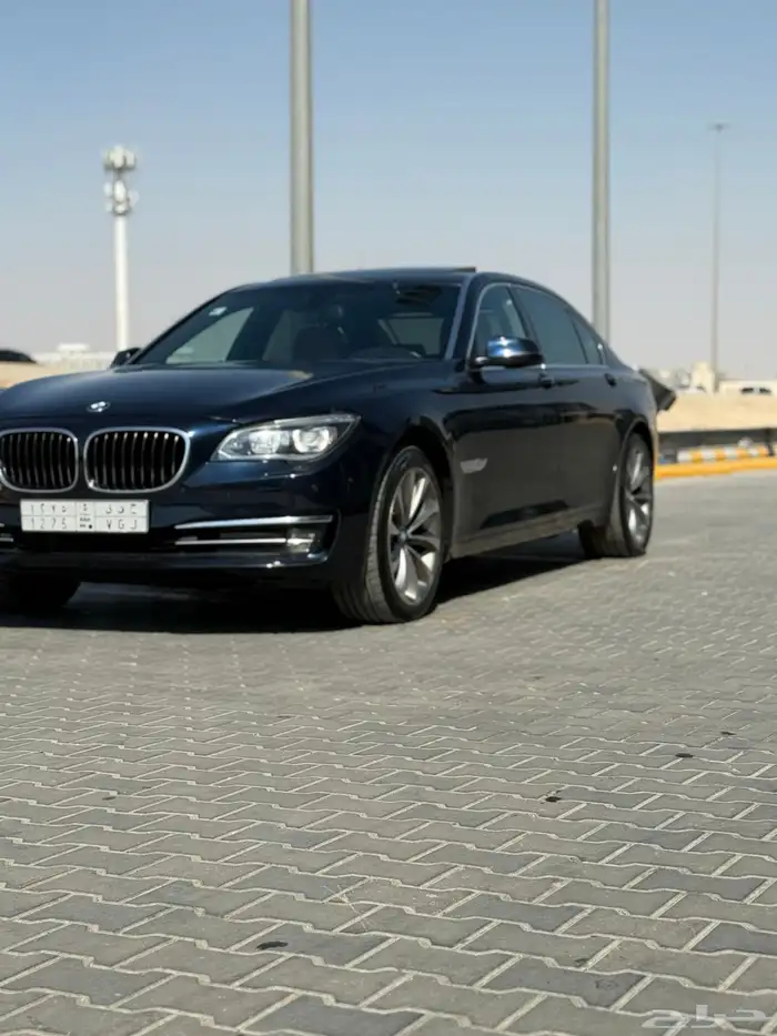 بي ام دبليو الفئة السابعة 730 موديل 2015 مخزن 14