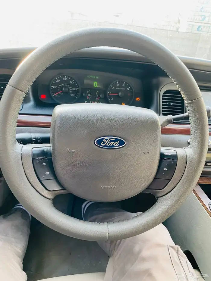 فورد كراون فيكتوريا 2011 14