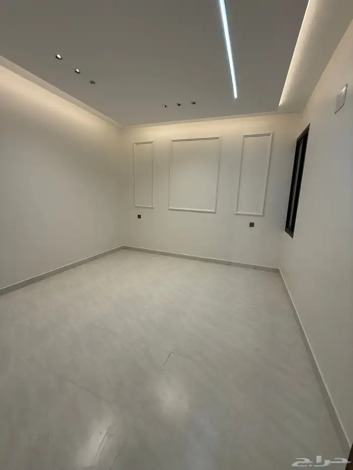 للبيع دور أرضي بحوش وشقه علويه بسطح حي الزهور المحاله ابها 23