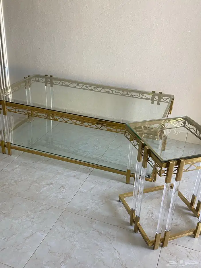 طاوله أستيل ذهبي كبيره و 4 طاولات صغيره 3