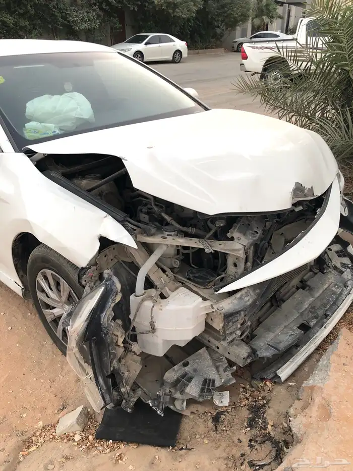 كامري 2018 للبيع مصدومه صدمه خفيفه 0