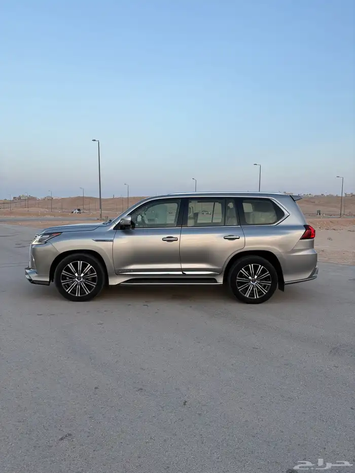 جيب لكزس 2017 بريمي فل كامل 1