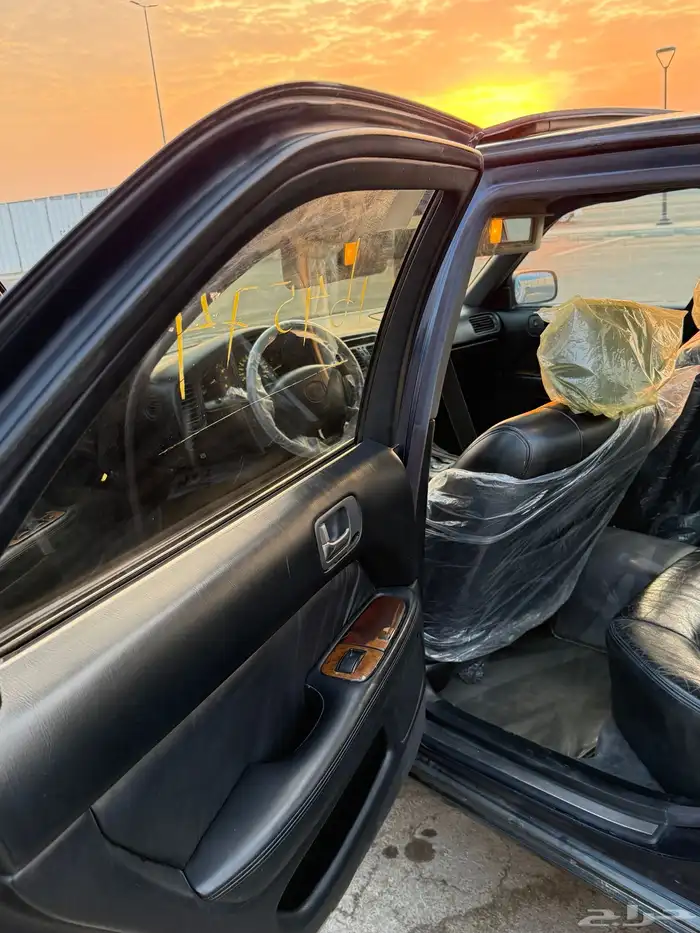 لكزز LS 400 للبيع أو البدل بهايلوكس 2008 وطالع 34