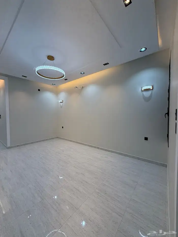 للبيع ارواف علويه بمداخل مستقله وشقق ارضيه ف حي الراقي 14