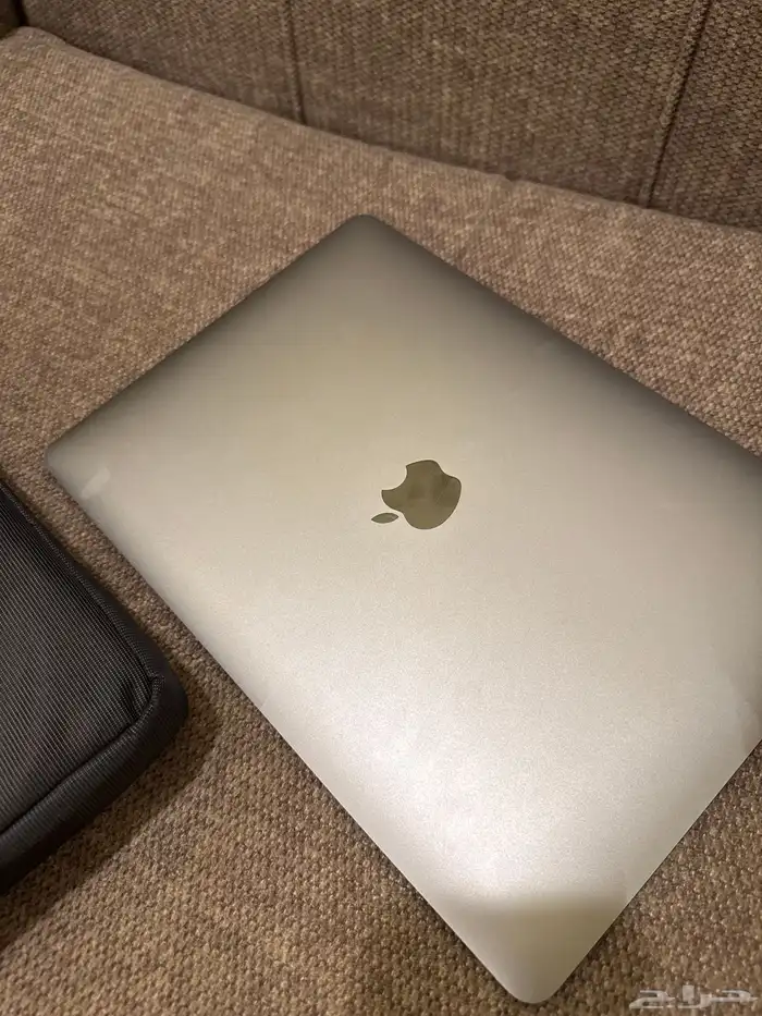 ماك بوك M1   13 بوصه   256 قيقا 3