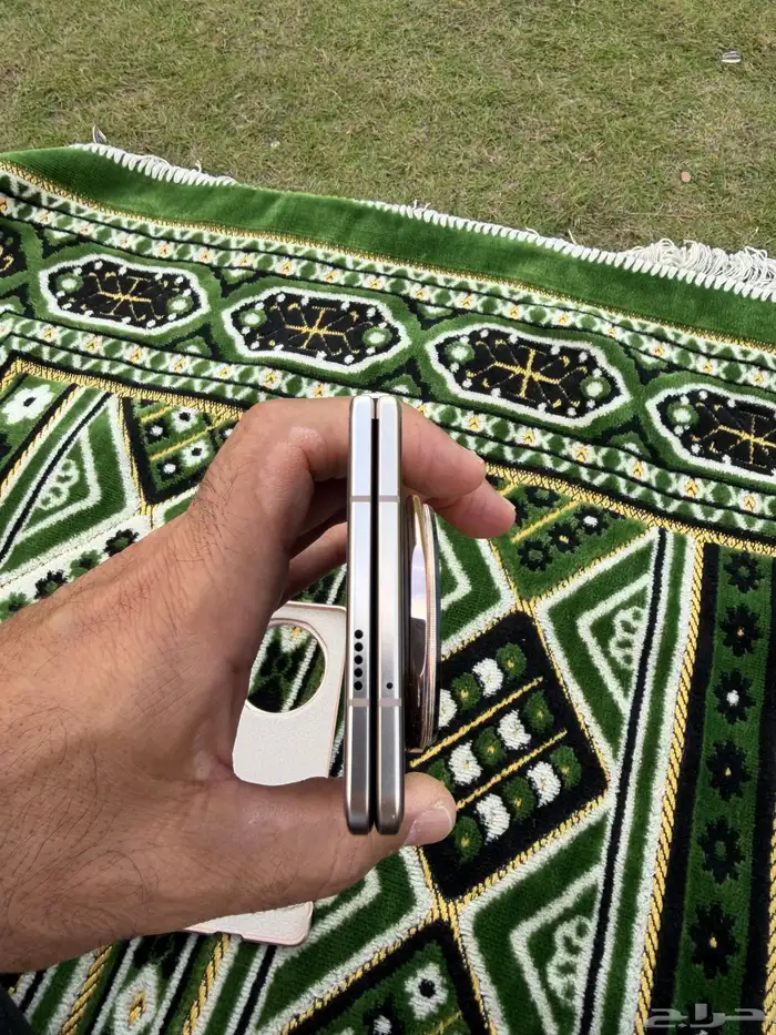 تليفون هونر ماجيك v5 بكل أغراضك مع القلم 7