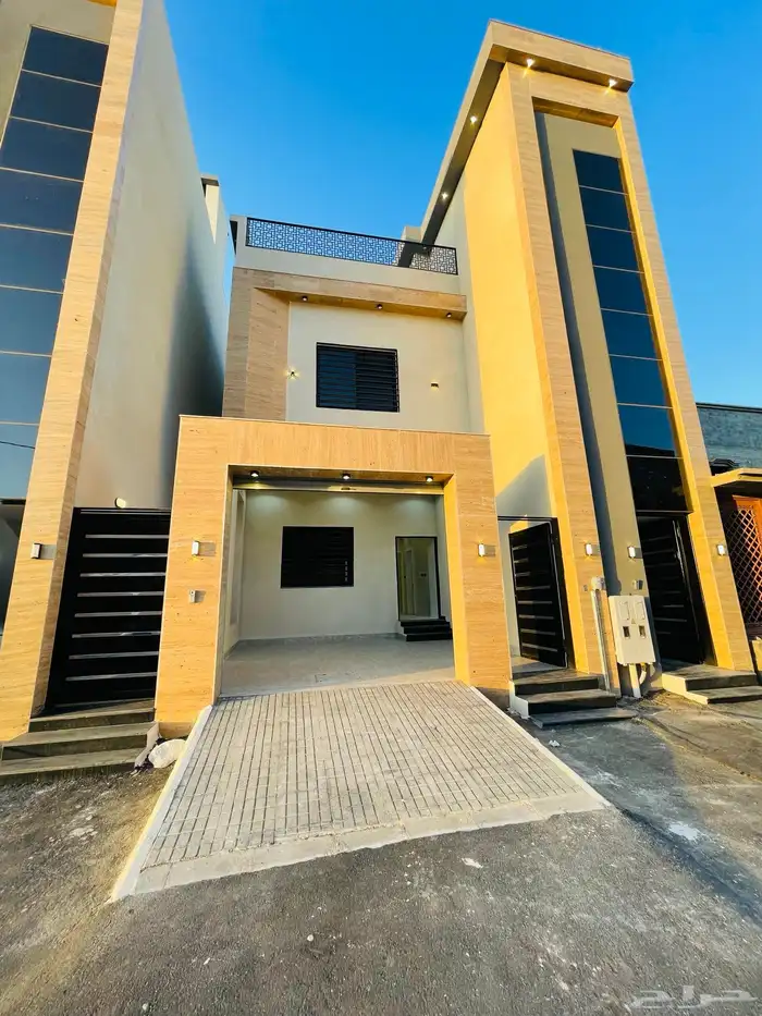 للبيع روف علوي مع ملحق درج خارجي فقط شمال الخمس 3