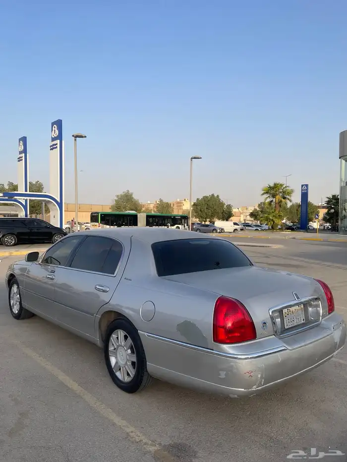 Lincoln Town Car   Executive (لارج) 3