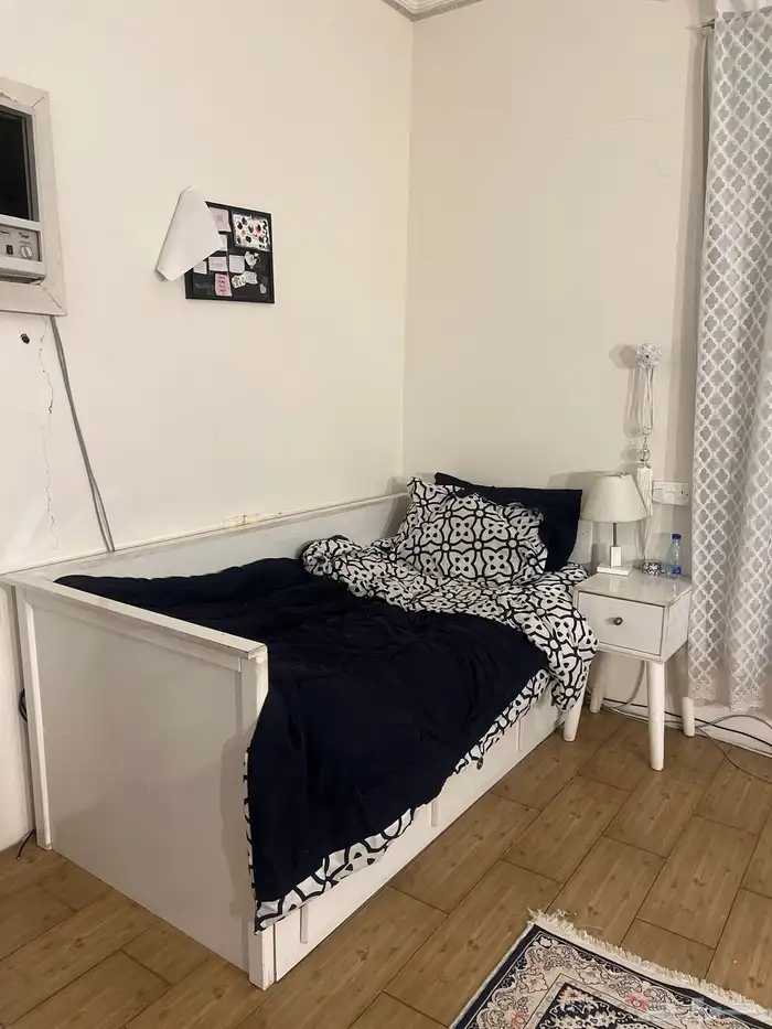 سرير نفر تفصيل خشب ثقيل ونظيف 3