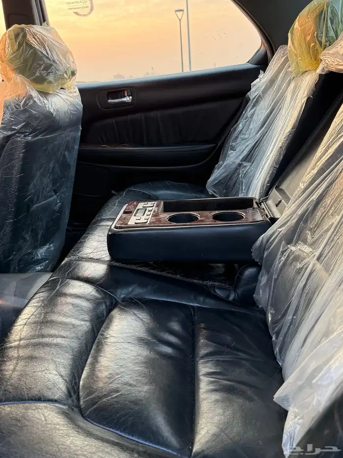 لكزز LS 400 للبيع أو البدل بهايلوكس 2008 وطالع 33