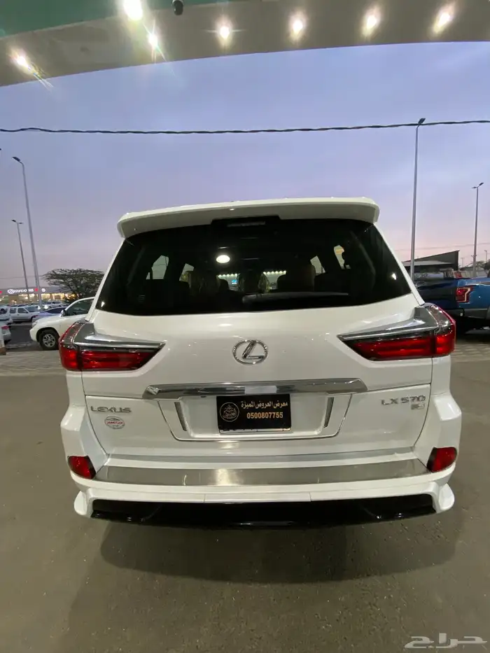 لكزس LX570 2017 ممشى قليل 12