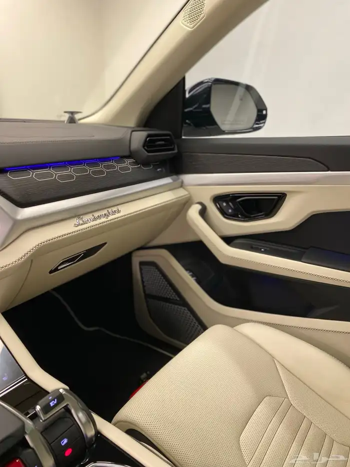 لامبورجيني اوروس SE 12