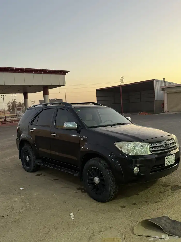 للبيع فورشنر او للبدل بهايلكس نضيفه 1