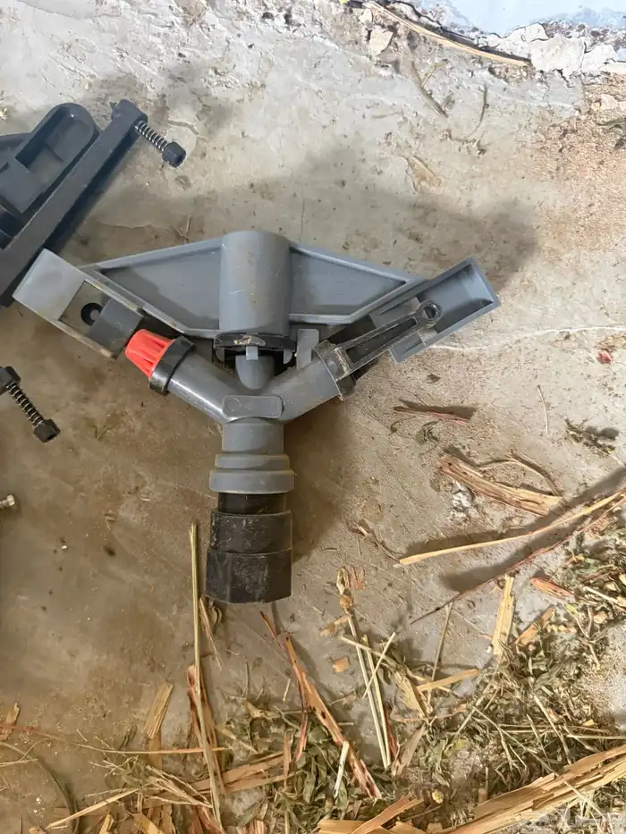 رشاش ماء بنوعين مختلفين كما موضع في الصورة 0