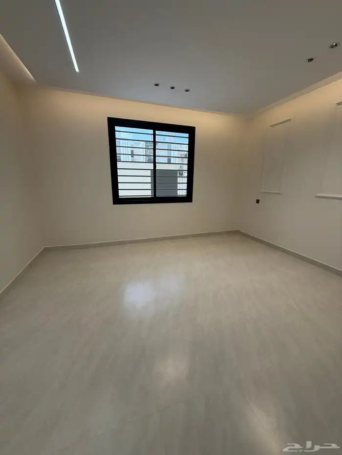 للبيع دور أرضي بحوش وشقه علويه بسطح حي الزهور المحاله ابها 8