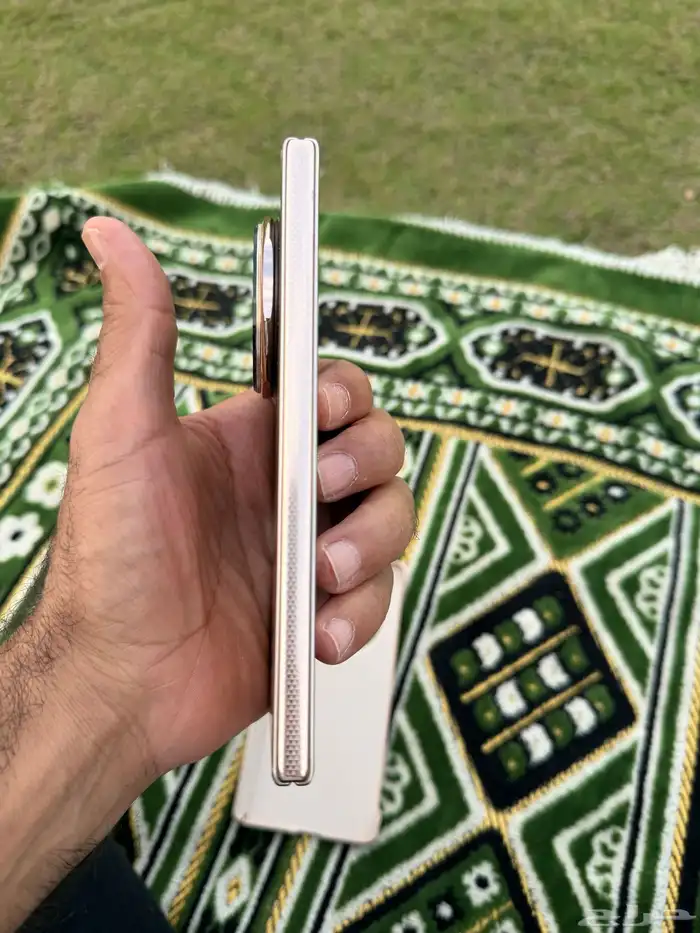 تليفون هونر ماجيك v5 بكل أغراضك مع القلم 5