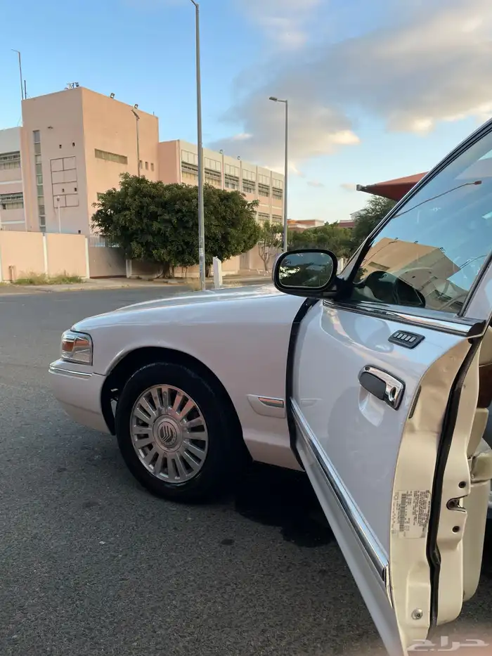 فورد. جراند ماركيز. 33