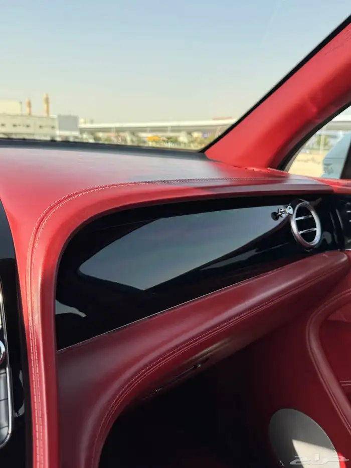 للبيع جيب بنتلي بنتايجا 2018 بدي وكالة W12 7