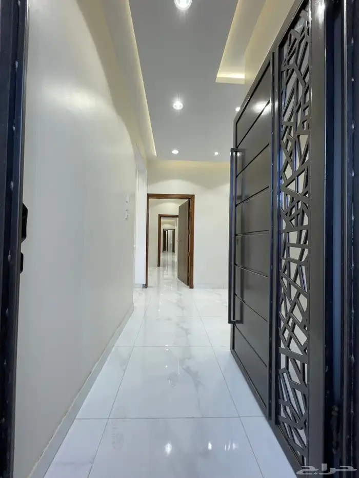 للبيع دور ارضى بحوش وبايكة سياره من 590 الف ابها حى الزهور 4