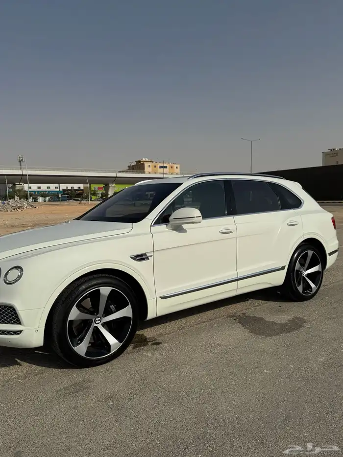 للبيع جيب بنتلي بنتايجا 2018 بدي وكالة W12 6