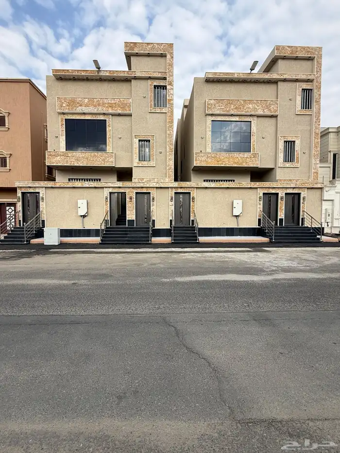 للبيع ارواف علويه بمداخل مستقله وشقق ارضيه ف حي الراقي 0