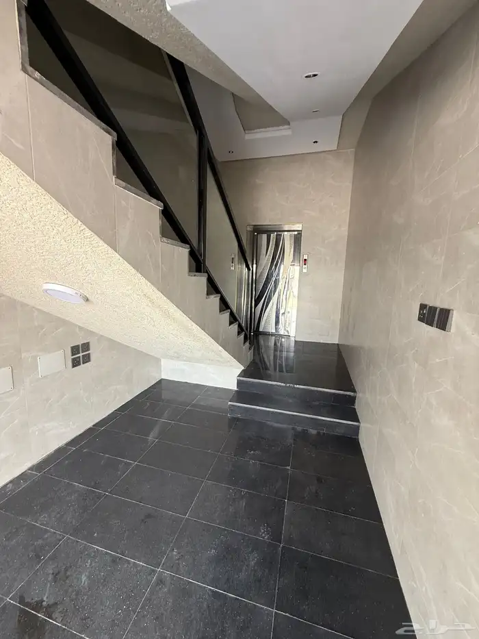 للبيع دور أرضي بحوش وشقه علويه بسطح حي الزهور المحاله ابها 19