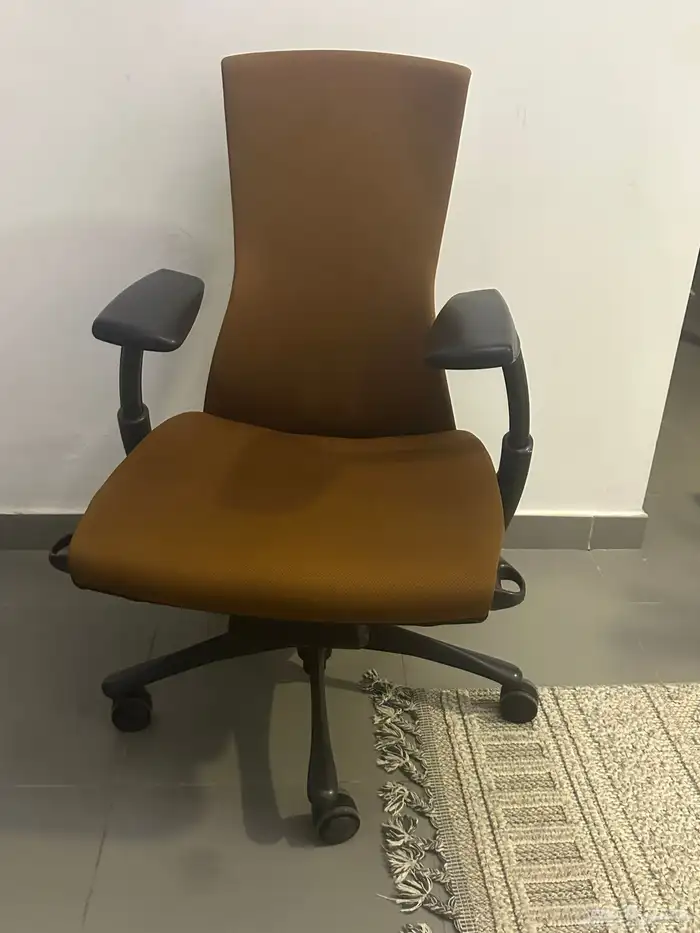 للبيع كرسي هيرمان ميلر ايمبودي Herman Miller 1