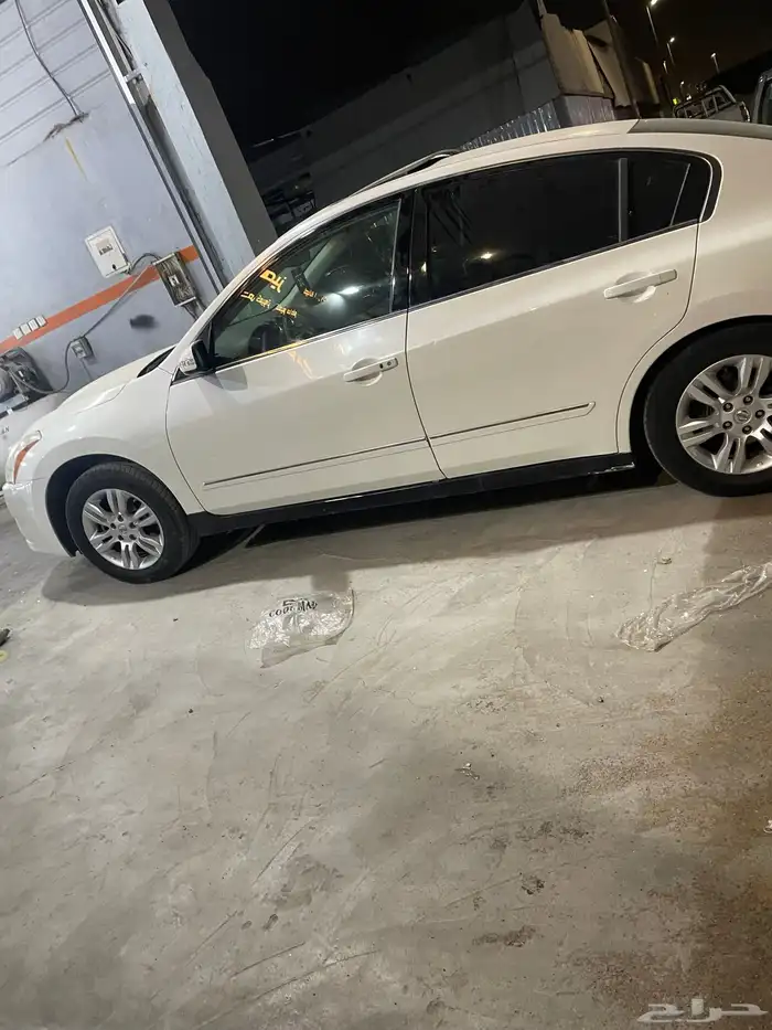 التيما 2010 نظيف من الصدام لصدام شرط وبدون سمكره 3