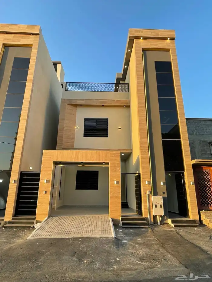 للبيع روف علوي مع ملحق درج خارجي فقط شمال الخمس 0