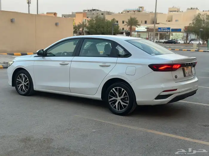 للبيع جيلي امجراند2023 بدي وكاله. 5