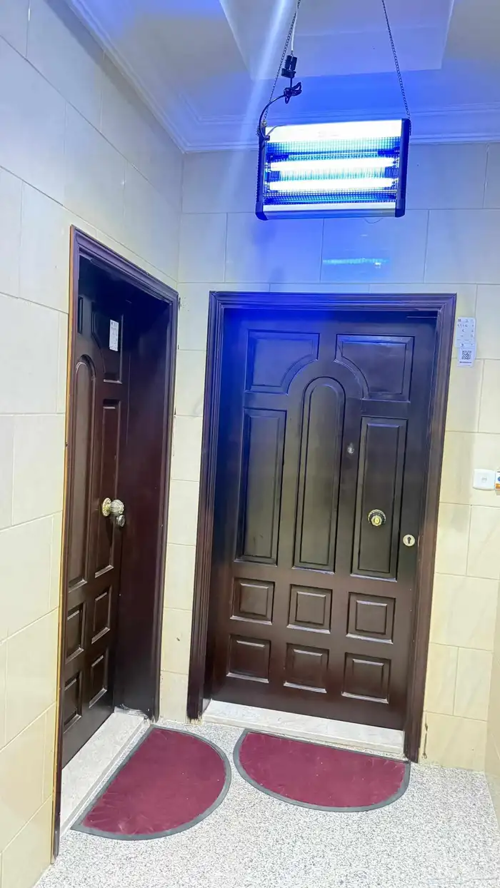 شقه 5 غرف للايجار _حي الحمدانية امام مطعم الرومانسية 0