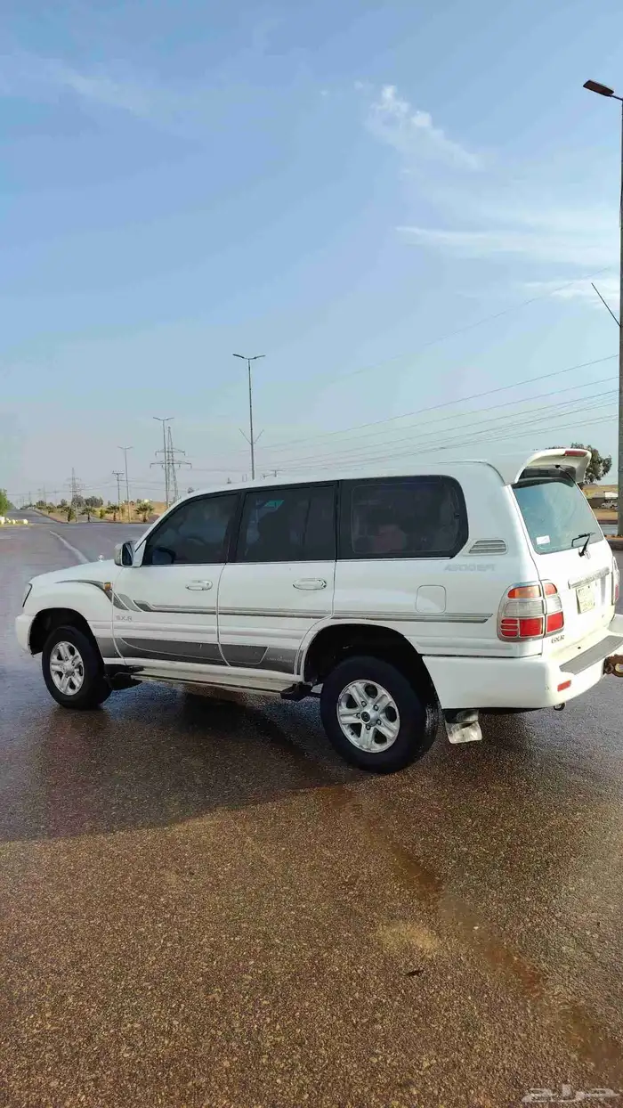 للبيع جيب صالون2006جي اكس ار 0