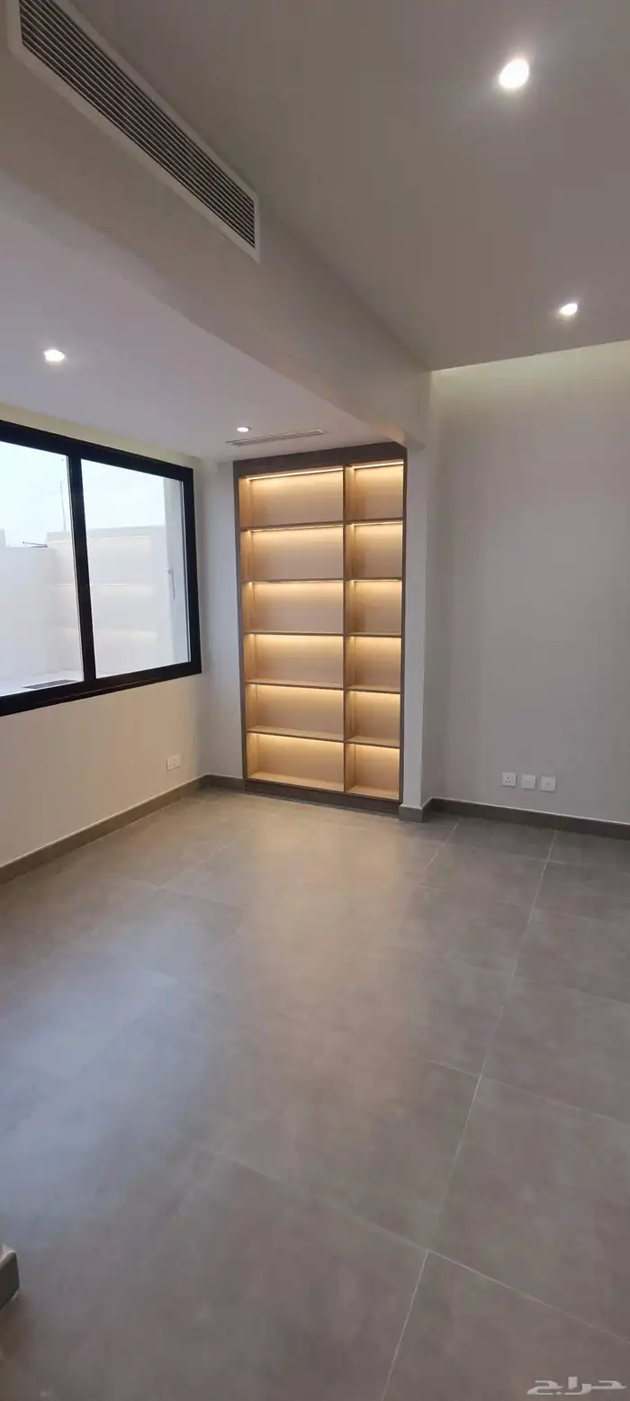 مهندس مدني خريج 2021 لدي خبره بالمملكه ولدي رخصة قيادة 6