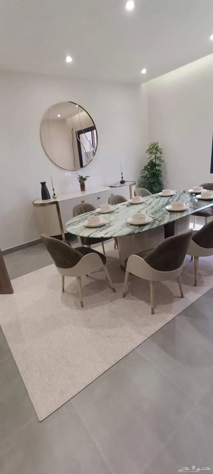 مهندس مدني خريج 2021 لدي خبره بالمملكه ولدي رخصة قيادة 10