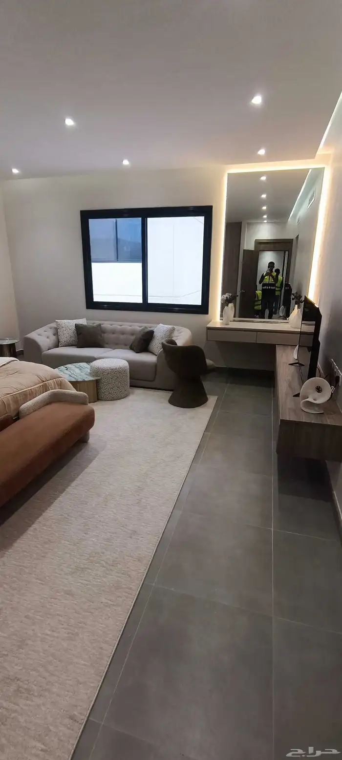 مهندس مدني خريج 2021 لدي خبره بالمملكه ولدي رخصة قيادة 7