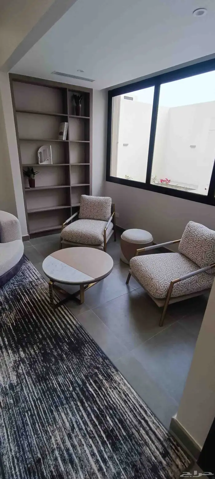 مهندس مدني خريج 2021 لدي خبره بالمملكه ولدي رخصة قيادة 12