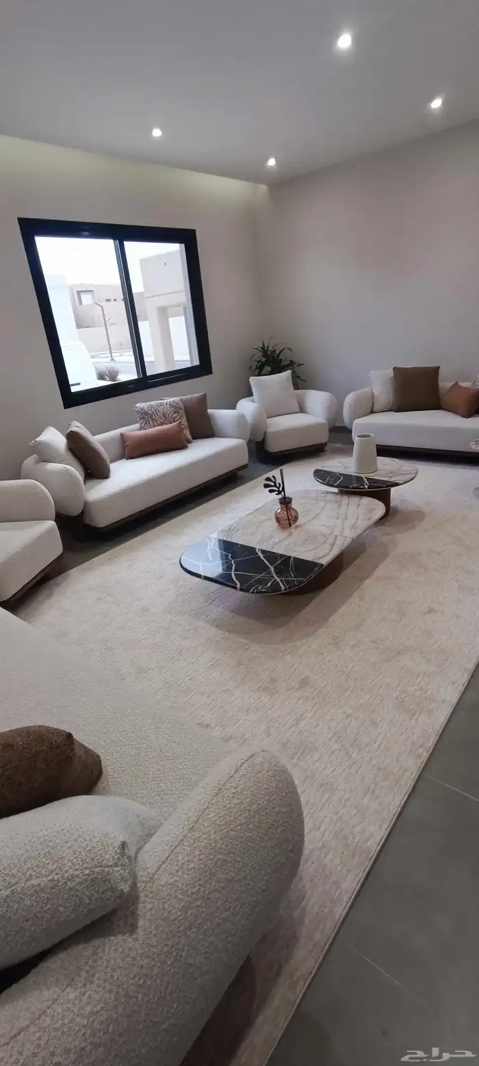 مهندس مدني خريج 2021 لدي خبره بالمملكه ولدي رخصة قيادة 9