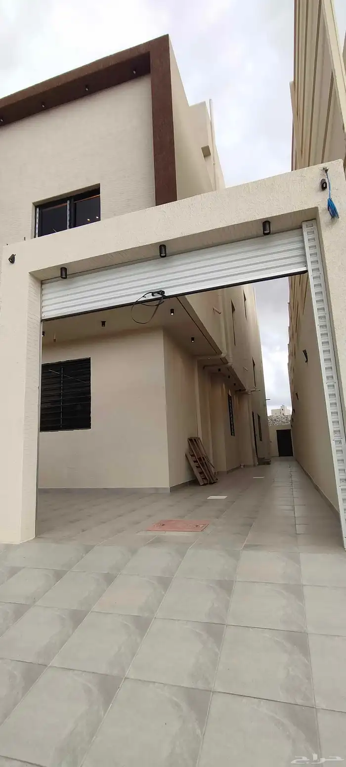 للبيع شقق ارضية وعلويه موقع مميز أسعار تبدا من 520الف 2