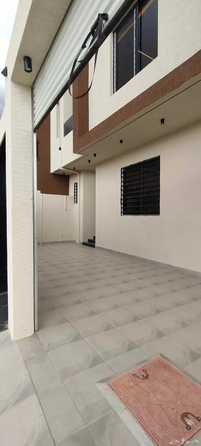 للبيع شقق ارضية وعلويه موقع مميز أسعار تبدا من 520الف 3