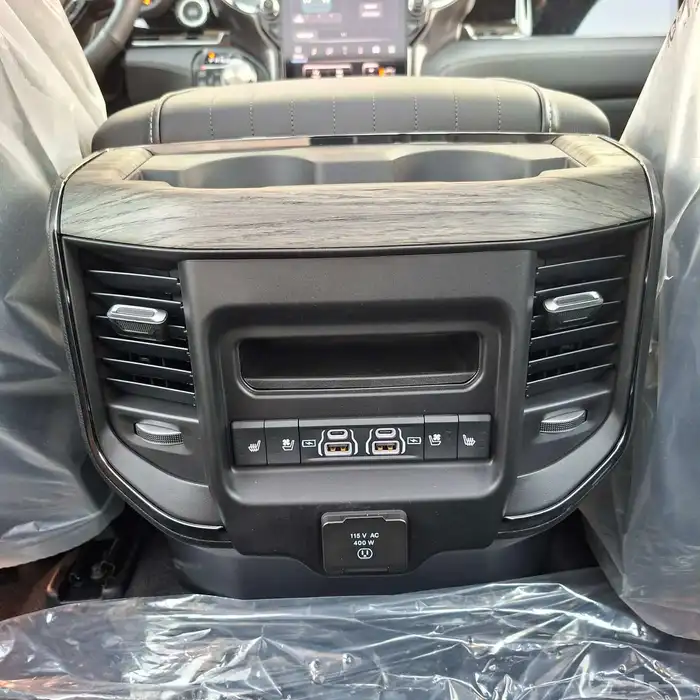 دودج رام 2025 لميتد بلاك اديشن خليجي السعر 295 شامل الضريبه 20