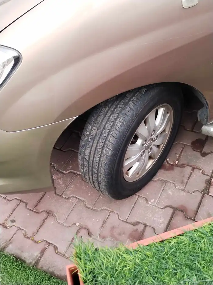 للبيع انوفا 2009 نظيفة جاهزة للاستخدام 4