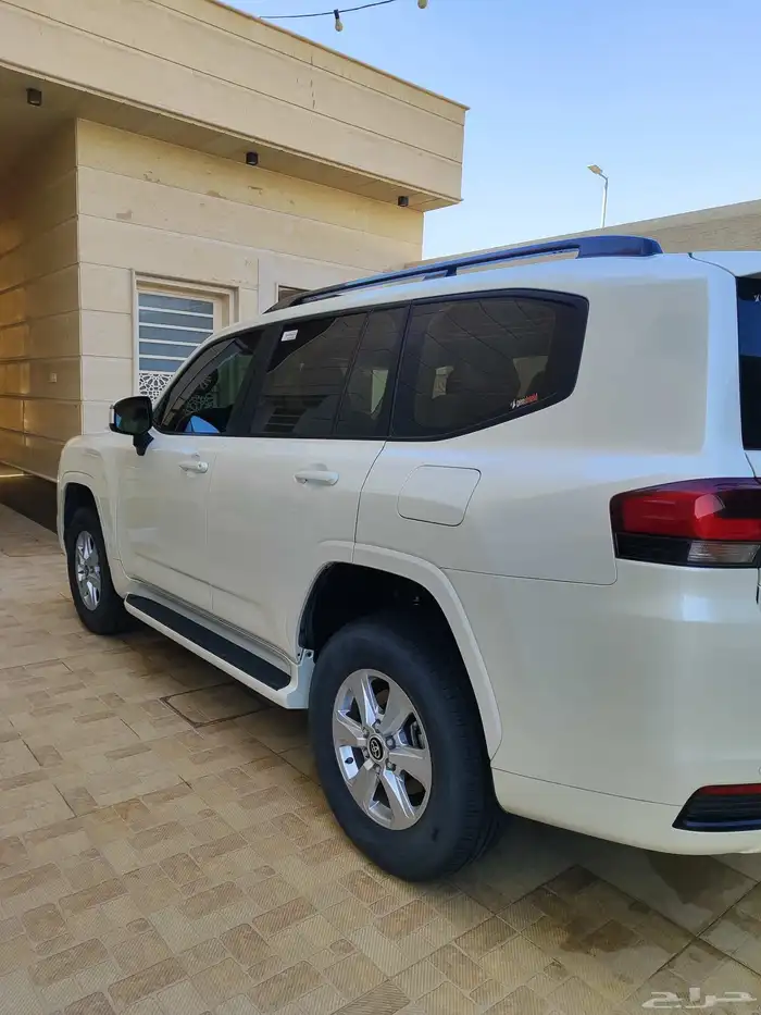 لاندكروزر L2 موديل 2023 ديزل 6