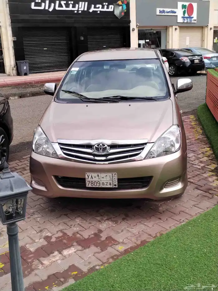 للبيع انوفا 2009 نظيفة جاهزة للاستخدام 1