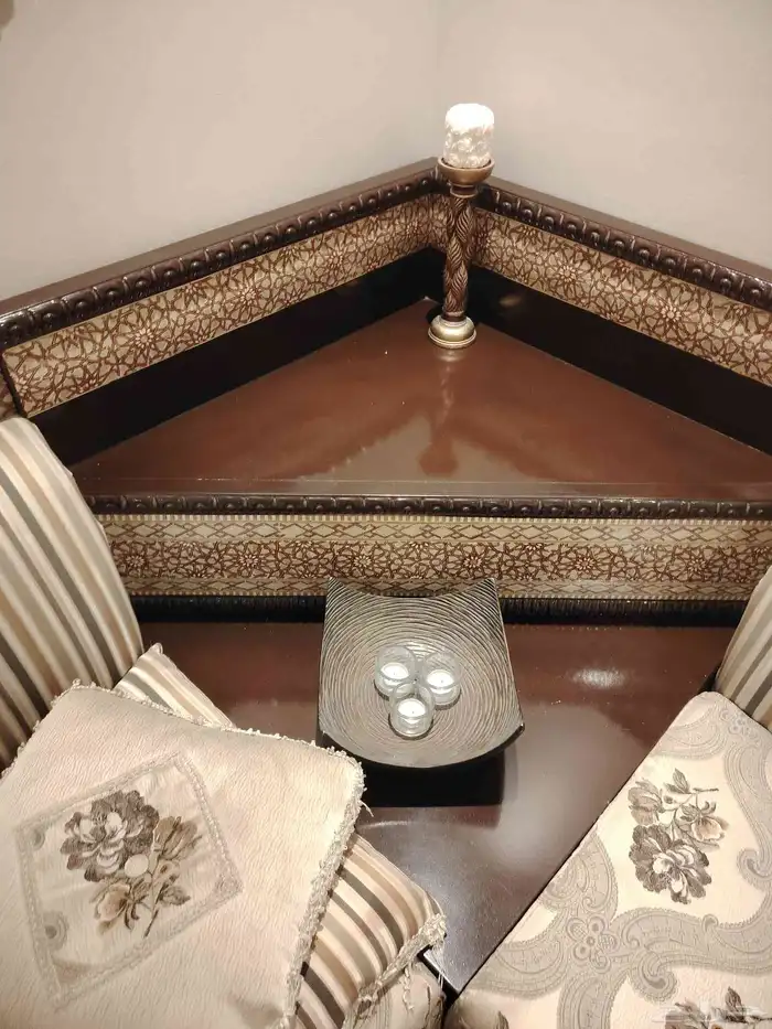 للبيع كنب   طاولة وسط   سجادة حط سعرك 1