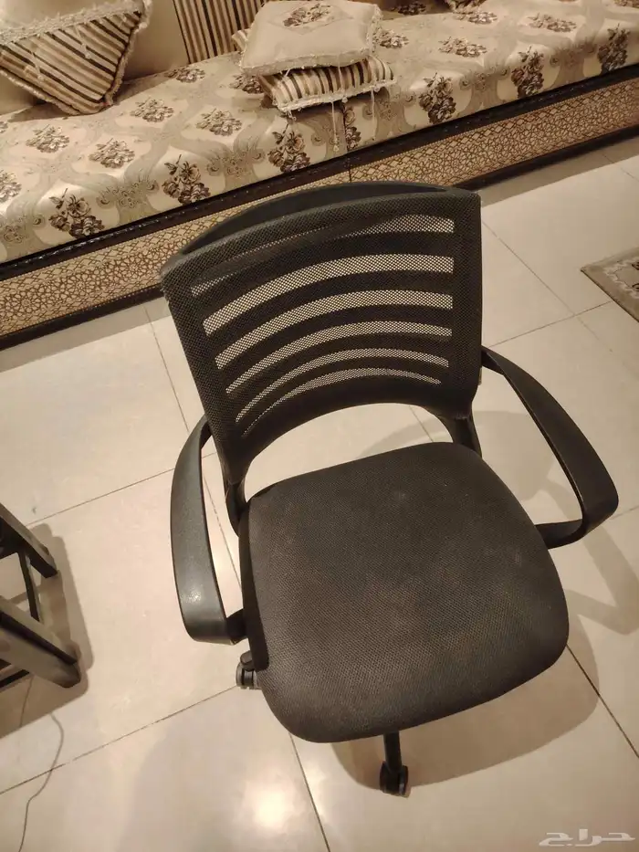 للبيع كنب   طاولة وسط   سجادة حط سعرك 7