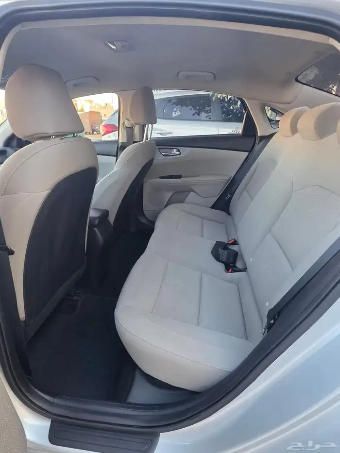 للبيع كيا سيراتو 2021 فضي 23