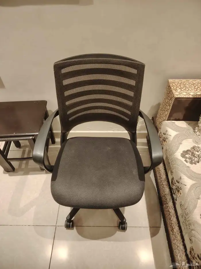 للبيع كنب   طاولة وسط   سجادة حط سعرك 9