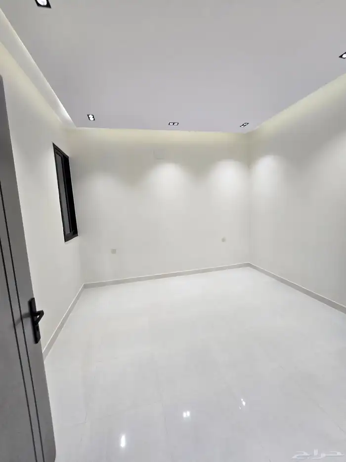 للبيع شقق ارضيه وعلويه مداخل سياره كامل خدمات تشطيب ممتاز 14