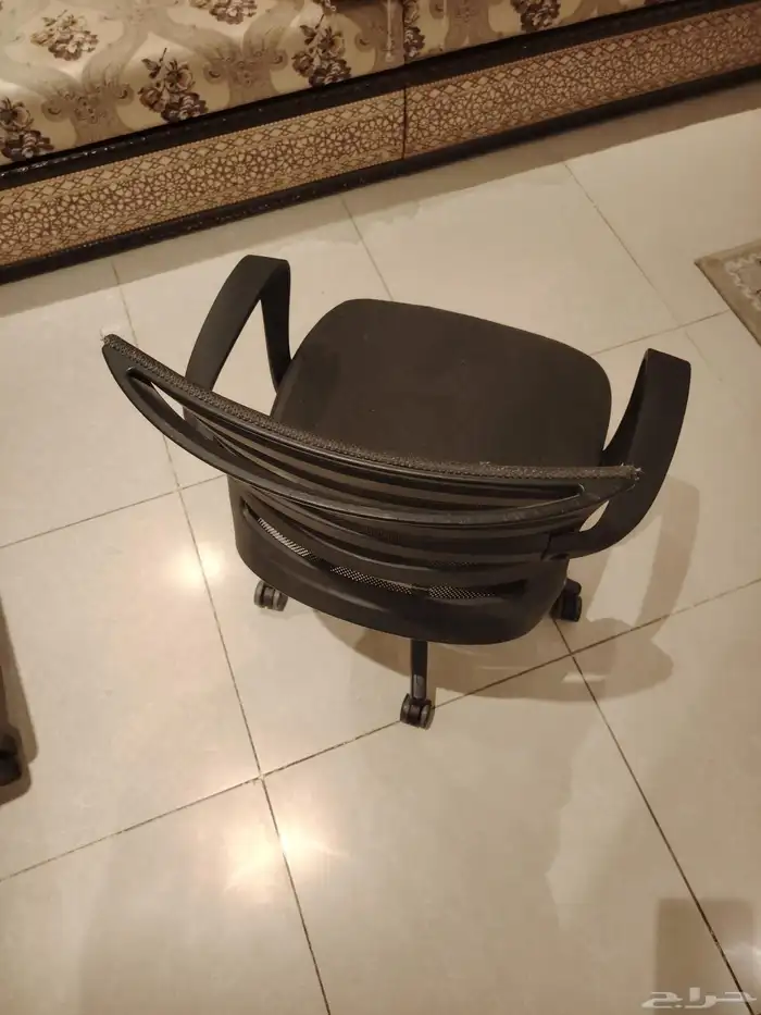 للبيع كنب   طاولة وسط   سجادة حط سعرك 8